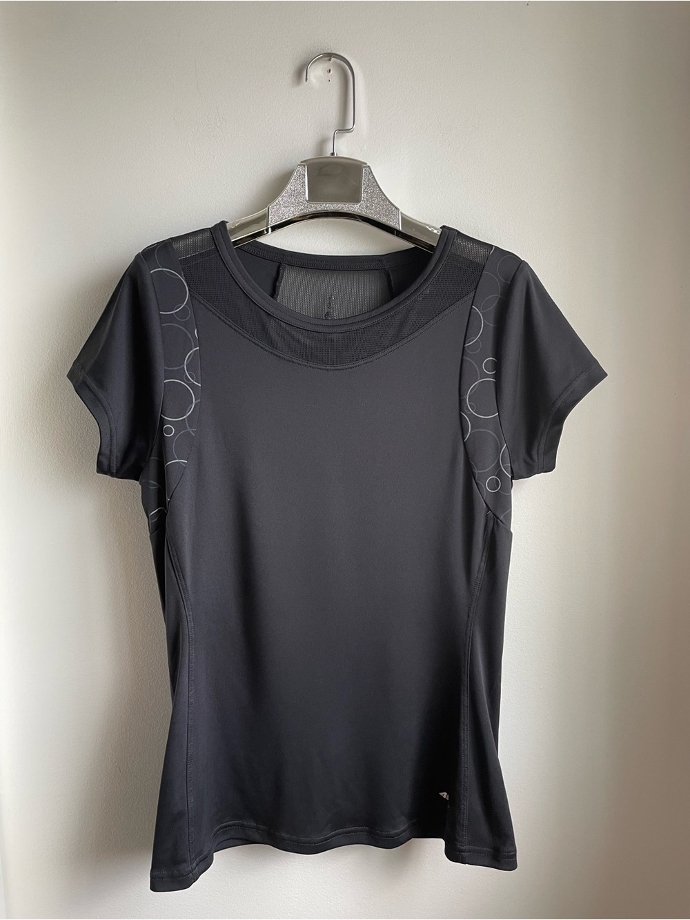 Black Short-Sleeve Performance Tee by Avia-Bubble Print-Mesh-size M-Coolmax